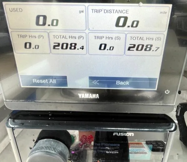 Slide: The Image of Parker Marine 2501 Center Console 2021 - 7