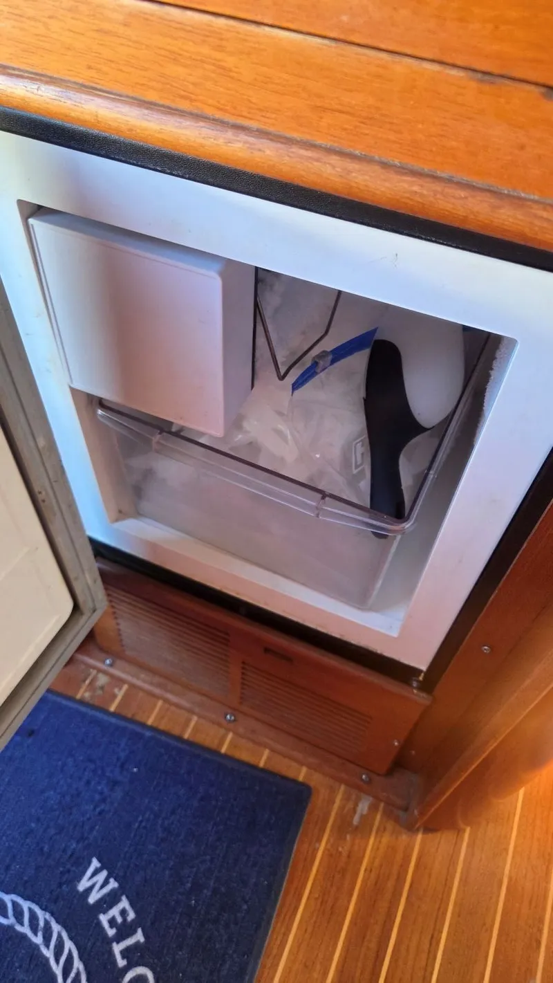 Slide: The Image of Grand Banks 49 Classic 1997 - 55