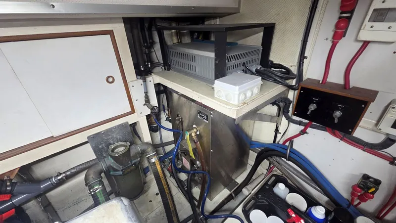 Slide: The Image of Grand Banks 49 Classic 1997 - 69