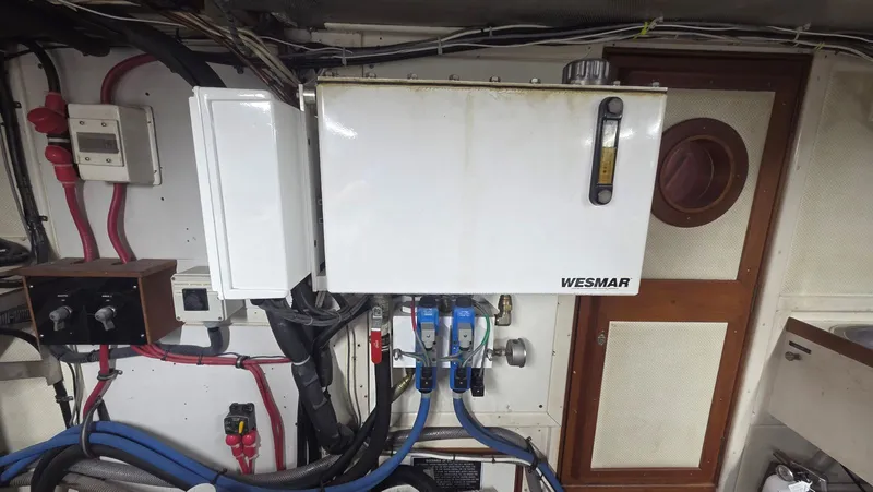 Slide: The Image of Grand Banks 49 Classic 1997 - 70