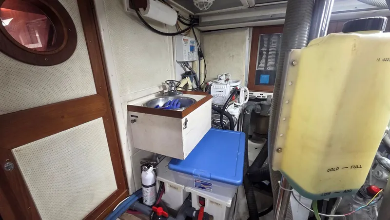 Slide: The Image of Grand Banks 49 Classic 1997 - 71