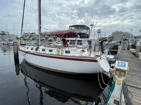 Slide: The Image of Endeavour 40 Sloop 1981 - 2