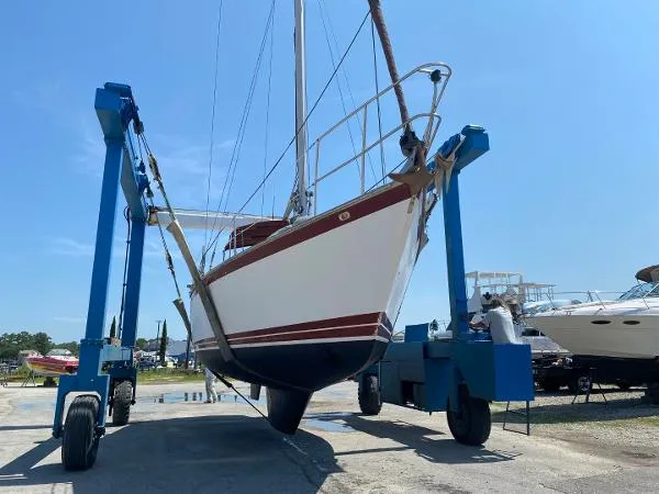 Slide: The Image of Endeavour 40 Sloop 1981 - 4