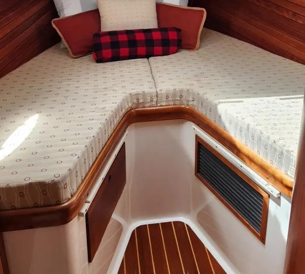Slide: The Image of Hinckley Yachts Picnic Boat EP 2003 - 4