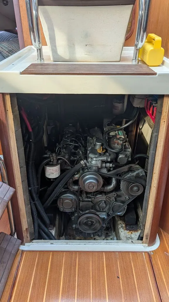 Slide: The Image of Hunter 430 1998 - 32