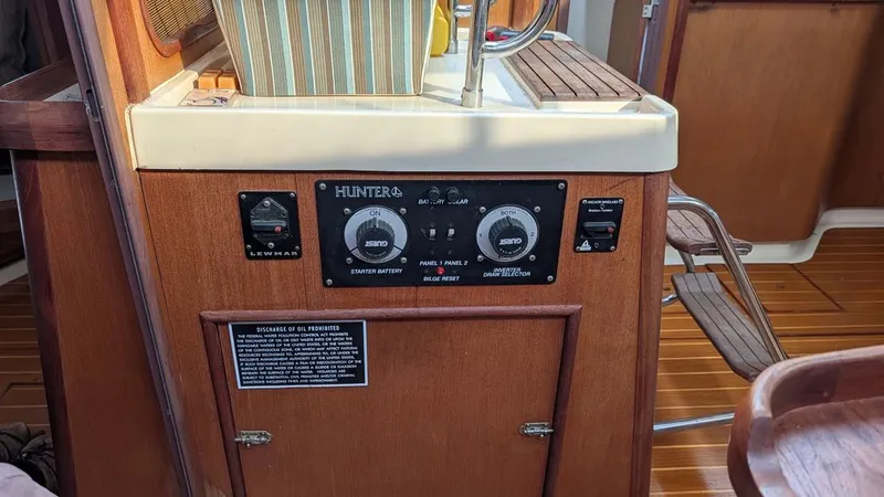 Slide: The Image of Hunter 430 1998 - 33