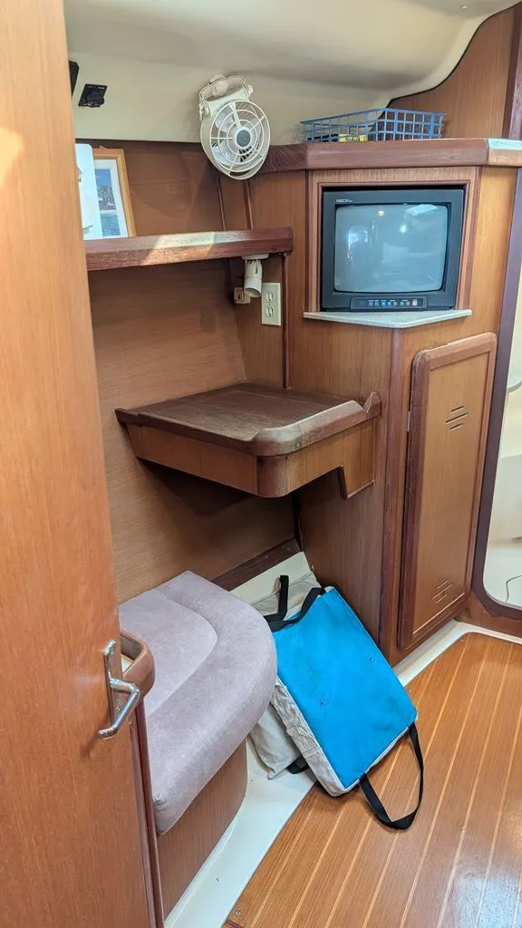 Slide: The Image of Hunter 430 1998 - 37