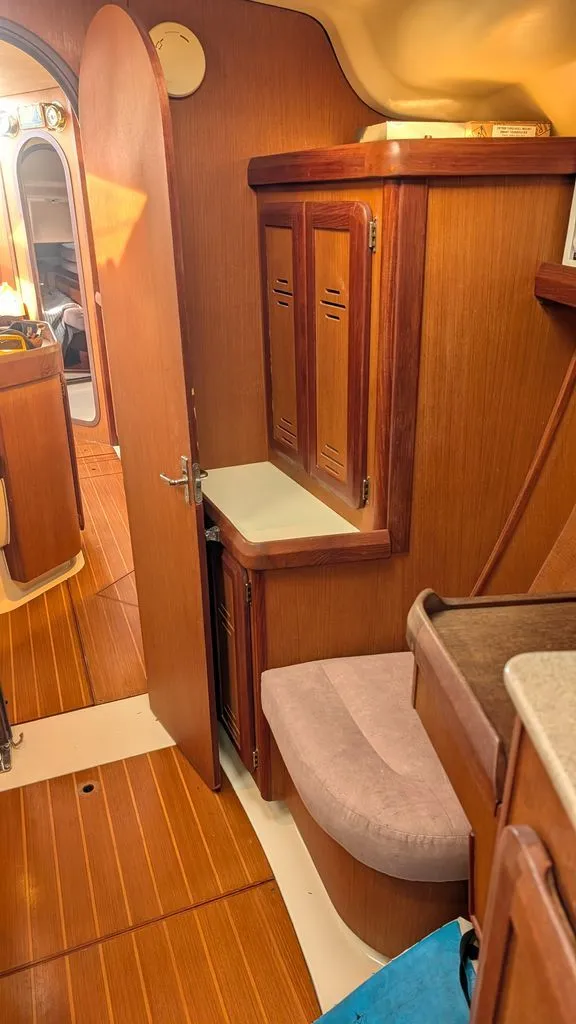 Slide: The Image of Hunter 430 1998 - 39