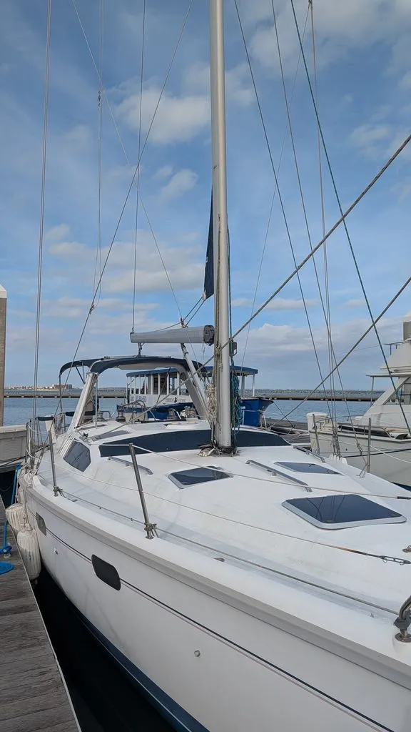 Slide: The Image of Hunter 430 1998 - 46