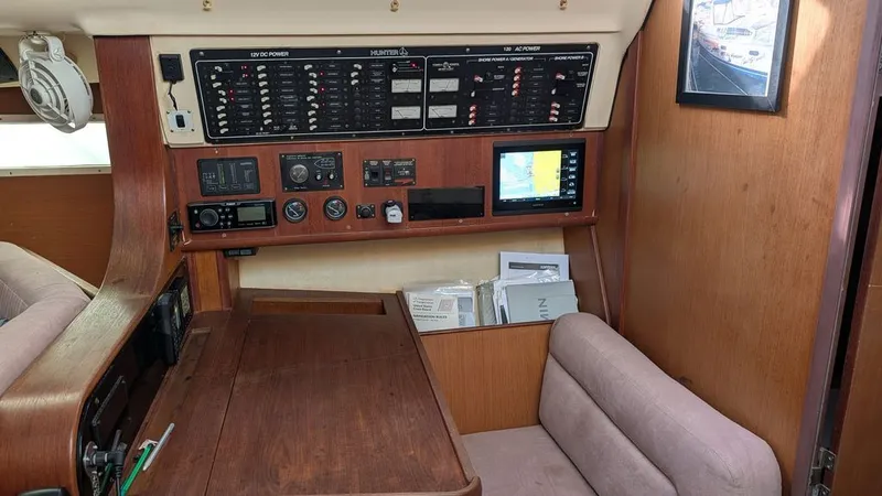 Slide: The Image of Hunter 430 1998 - 5