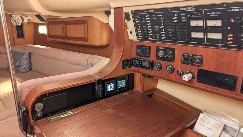 Slide: The Image of Hunter 430 1998 - 7