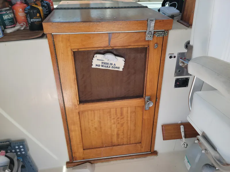 Slide: The Image of Hatteras 43 Motor Yacht 1975 - 6