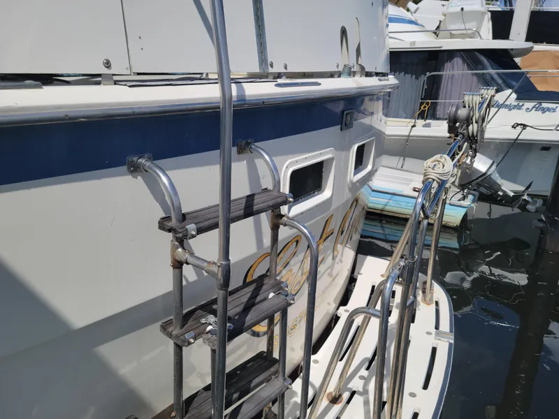Slide: The Image of Hatteras 43 Motor Yacht 1975 - 7