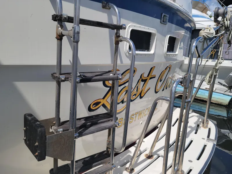 Slide: The Image of Hatteras 43 Motor Yacht 1975 - 8