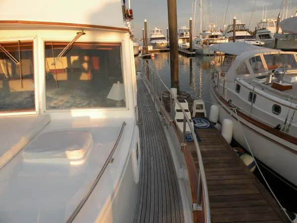 Slide: The Image of 46 Grand Banks Classic 1999 - 6