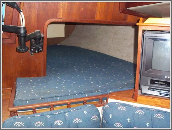 Slide: The Image of Pacific Seacraft Orion 27 1980 - 11