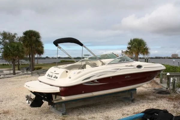 Slide: The Image of Sea Ray Sun Deck 2006 - 1