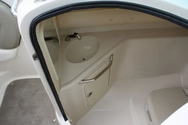 Slide: The Image of Sea Ray Sun Deck 2006 - 8