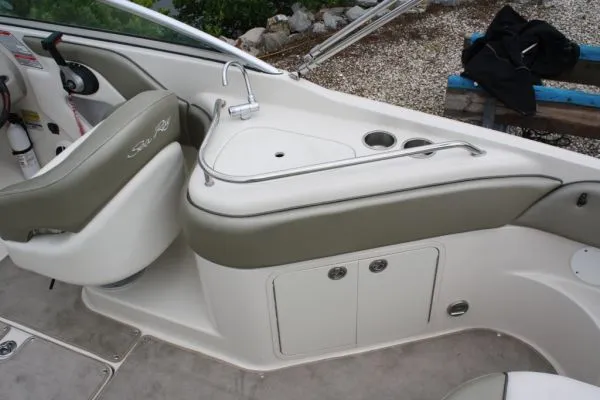 Slide: The Image of Sea Ray Sun Deck 2006 - 9
