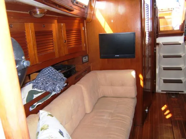 Slide: The Image of Tartan Sloop 1989 - 7