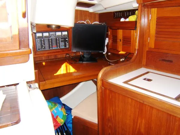 Slide: The Image of Tartan Sloop 1989 - 9