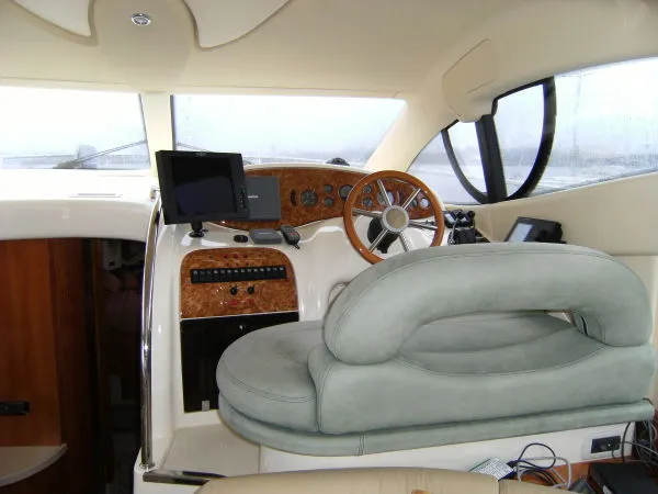 Slide: The Image of Azimut 42 2004 - 4