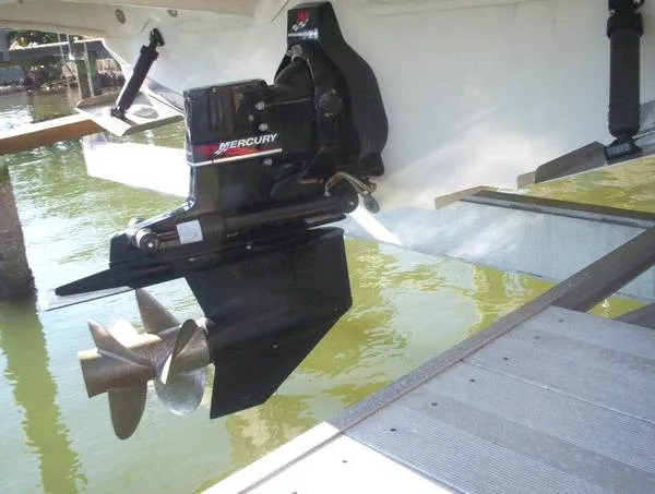 Slide: The Image of Sea Ray 240 2002 - 10