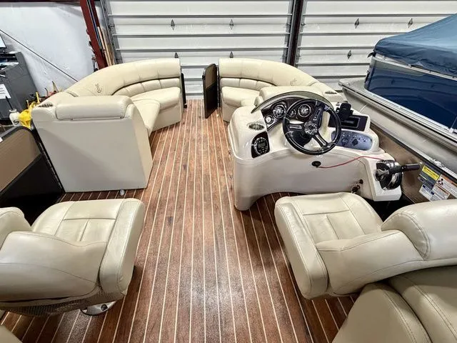 Slide: The Image of Misty Harbor Biscayne 2285 CU 2018 - 5