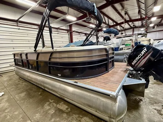 Slide: The Image of Misty Harbor Biscayne 2285 CU 2018 - 7