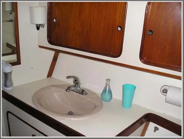 Slide: The Image of Gulfstar Sailmaster Center Cockpit 1979 - 10