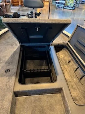 Slide: The Image of Tracker Savage 215 2025 - 13