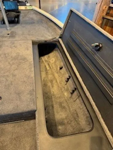 Slide: The Image of Tracker Savage 215 2025 - 15