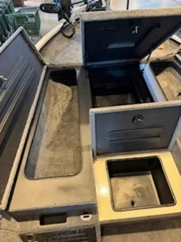 Slide: The Image of Tracker Savage 215 2025 - 18