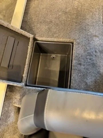 Slide: The Image of Tracker Savage 215 2025 - 23