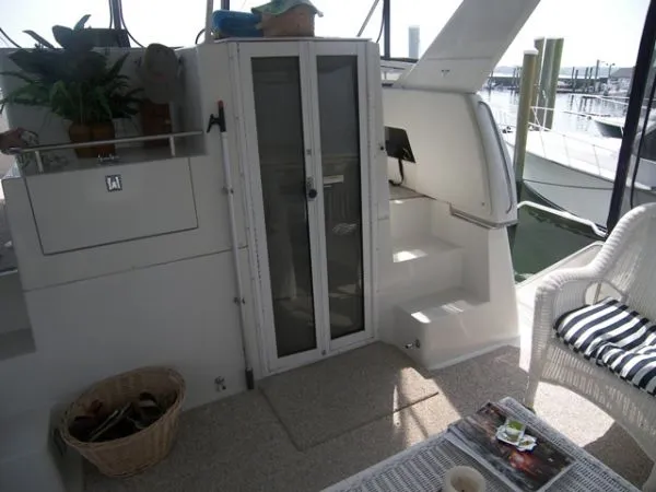 Slide: The Image of Carver Yachts Motor Yacht 1998 - 10