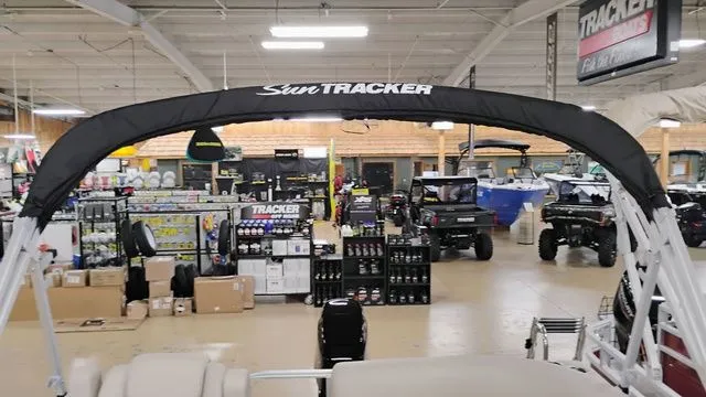 Slide: The Image of Sun Tracker Party Barge 16 DLX 2025 - 21