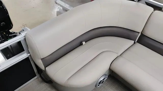 Slide: The Image of Sun Tracker Party Barge 16 DLX 2025 - 23