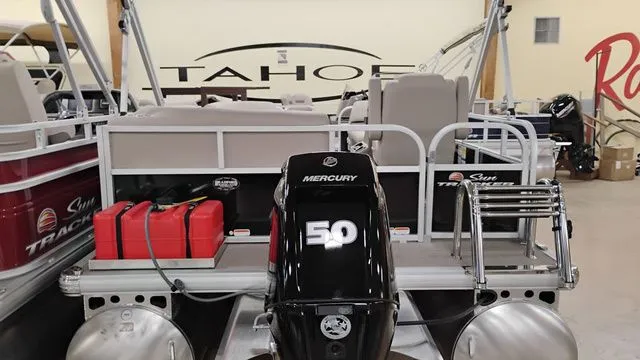 Slide: The Image of Sun Tracker Party Barge 16 DLX 2025 - 40