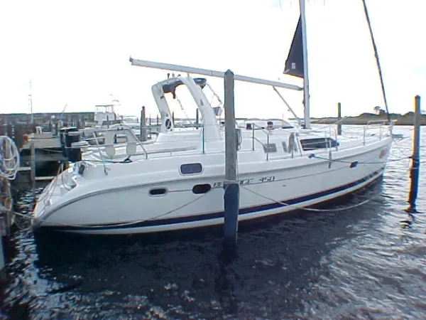 Slide: The Image of Hunter 450 Passage 1999 - 1