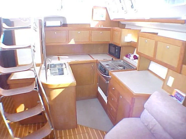 Slide: The Image of Hunter 450 Passage 1999 - 10