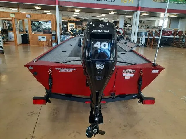 Slide: The Image of Tracker Panfish 17 2025 - 6