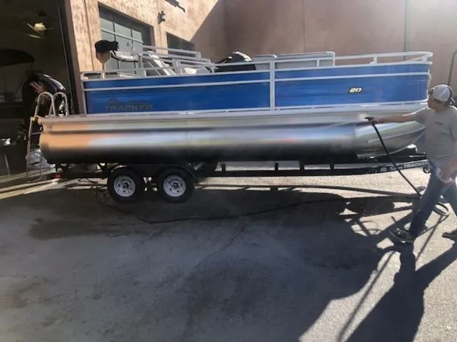 Slide: The Image of Sun Tracker Fishin' Barge 20 DLX 2026 - 4