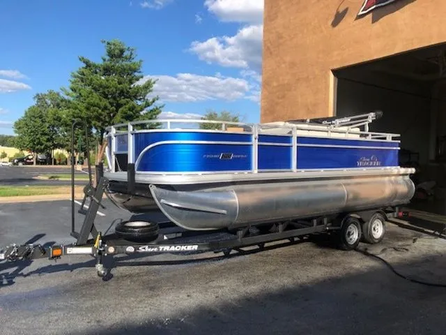 Slide: The Image of Sun Tracker Fishin' Barge 20 DLX 2026 - 9