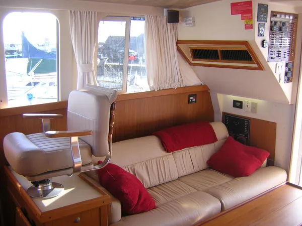Slide: The Image of Mainship 390 Fast Trawler 2002 - 10