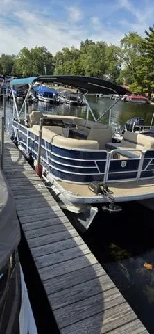 Slide: The Image of Godfrey SW 2086 CX 2021 - 16