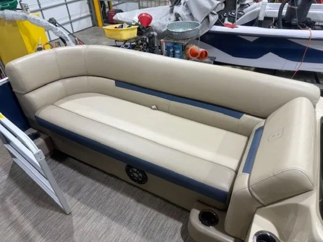 Slide: The Image of Godfrey SW 2086 CX 2021 - 5