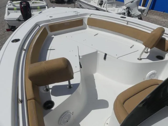 Slide: The Image of Sea Hunt Ultra 229 2022 - 12