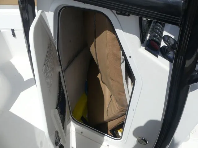 Slide: The Image of Sea Hunt Ultra 229 2022 - 16