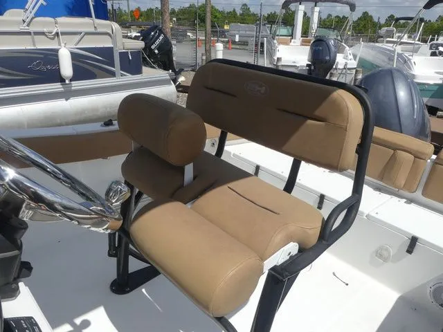 Slide: The Image of Sea Hunt Ultra 229 2022 - 17