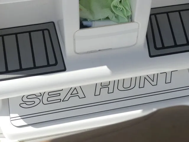 Slide: The Image of Sea Hunt Ultra 229 2022 - 19